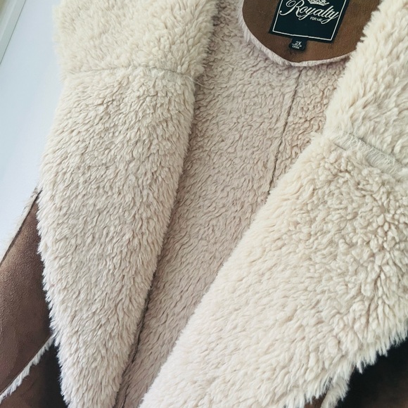 Suede and Fur Vest - Picture 4 of 6